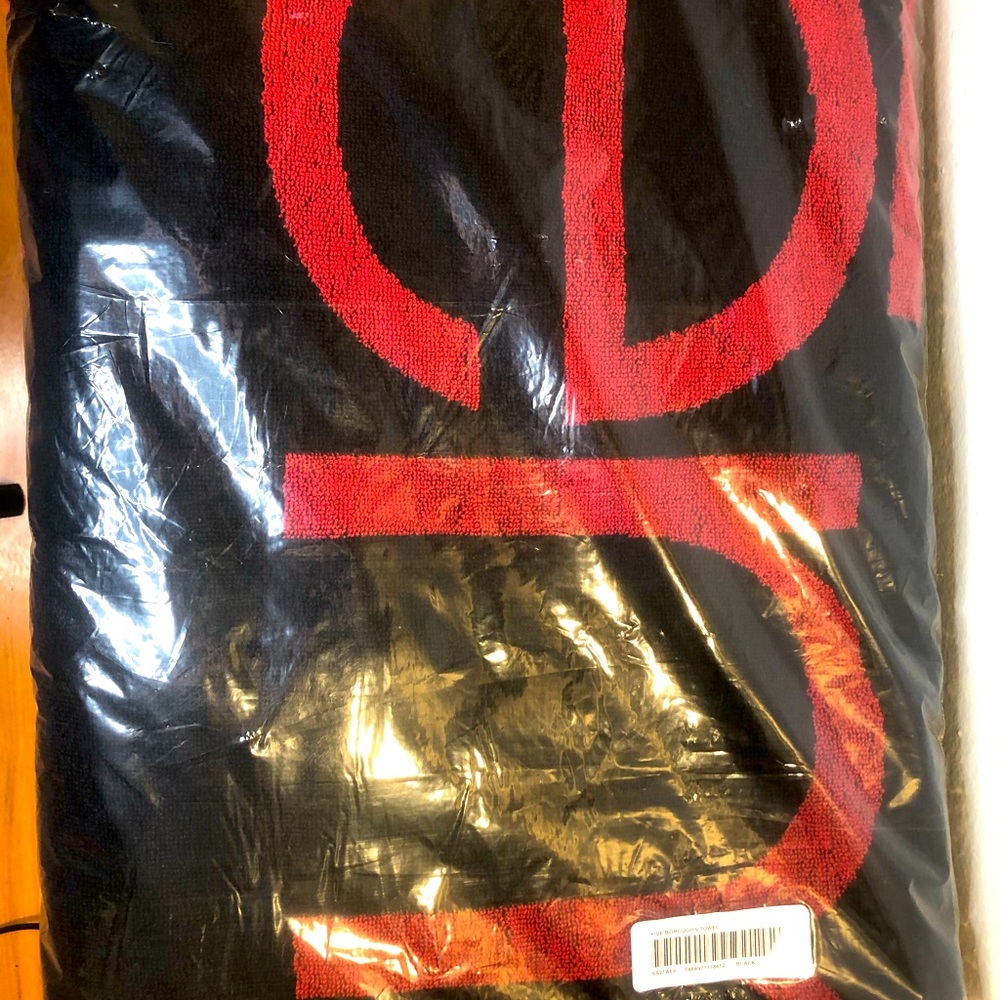 Supreme Five Boroughs Towel “Black”